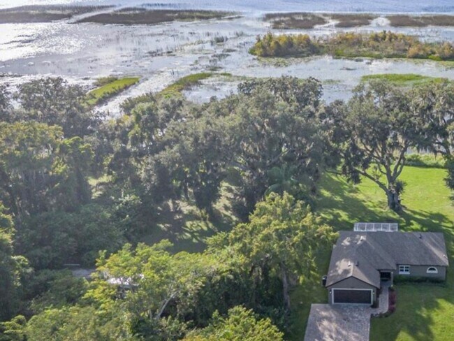 Building Photo - LAKE FRONT BRAND NEW Beautiful 3 bedroom on Lake Toho!