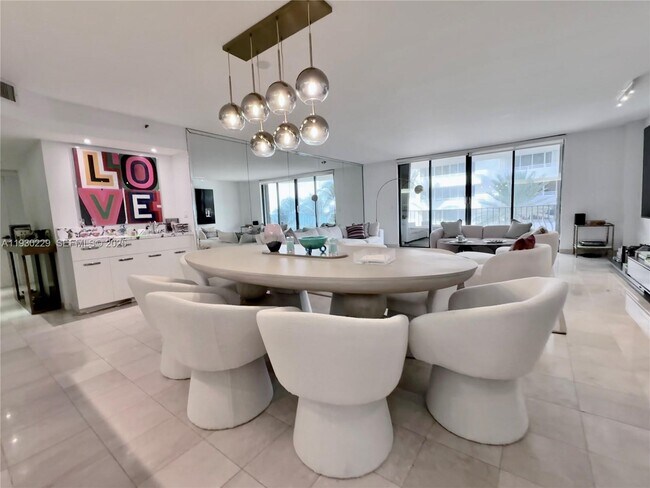 Foto del edificio - 8877 Collins Ave