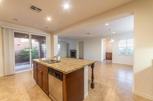 Foto del edificio - 570 Calle Vibrante