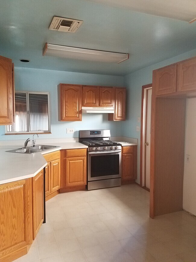 Foto del edificio - 3+ Bed House UTILITIES PAID BY LANDLORD