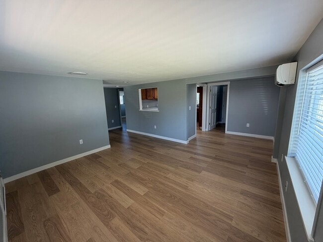 Building Photo - 809 Stanton Ave