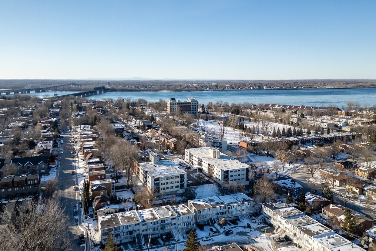 Aerial Photo - 165 Av Strathyre