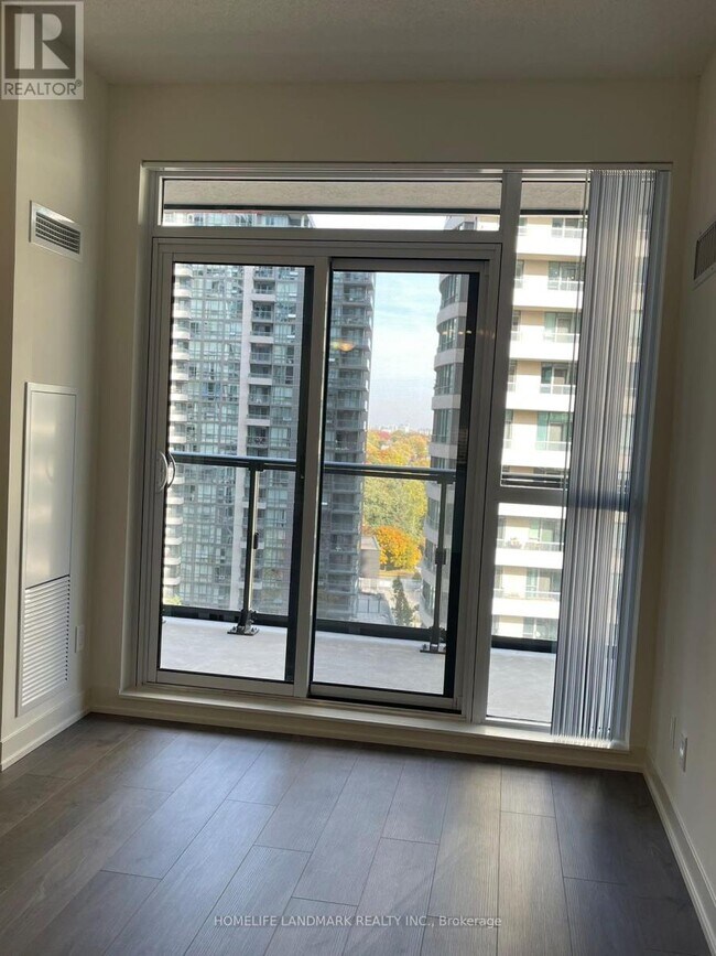 Building Photo - 4955-4955 Yonge St