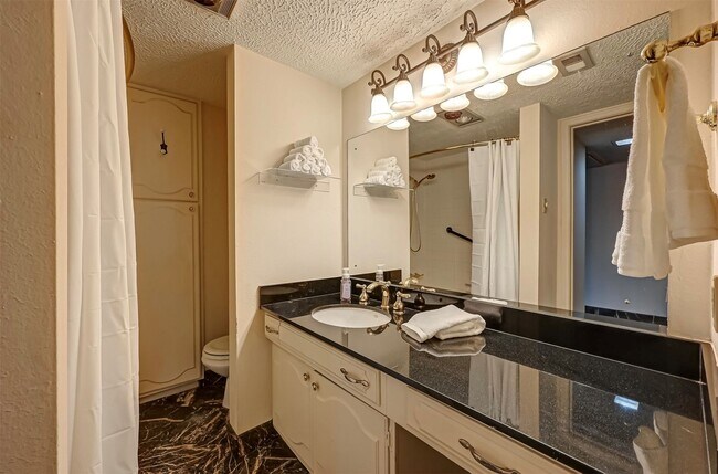 Foto del edificio - 478 N Post Oak Ln