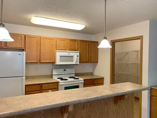 Building Photo - 2 Bedroom 2 Bath - South Fargo