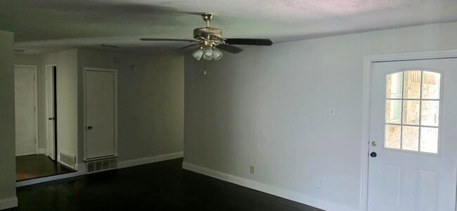 Building Photo - 1018 Rockledge Dr