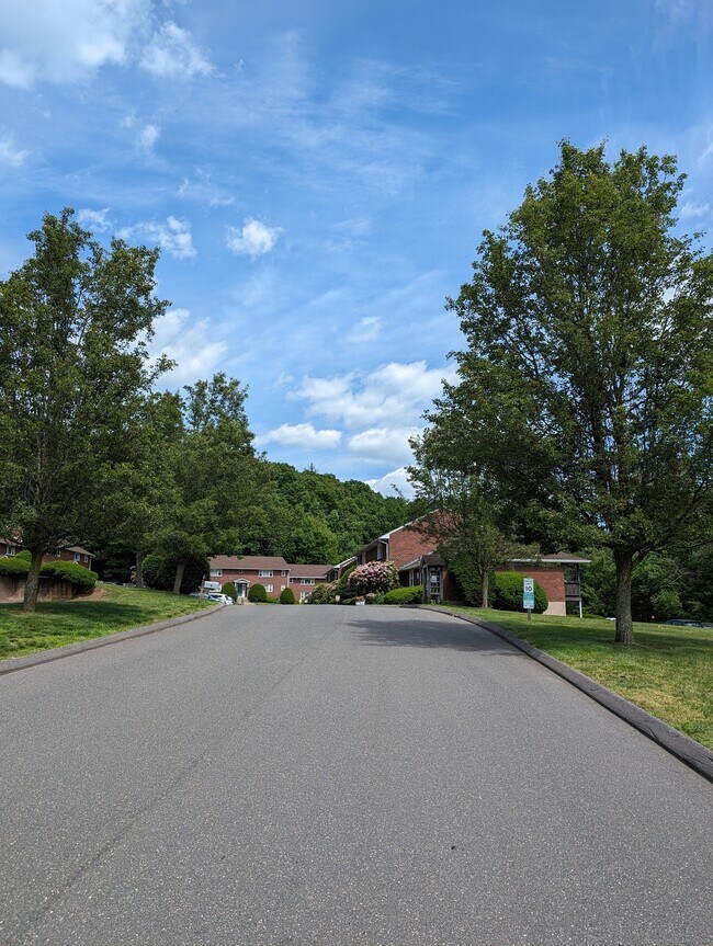 Foto del edificio - 4 Loveland Hill Rd