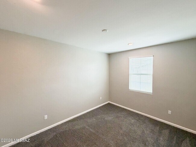 Building Photo - 7833 S Sugarbend Dr