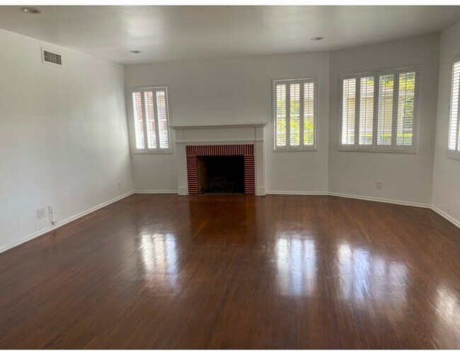 Foto del edificio - 2926 S Bentley Ave