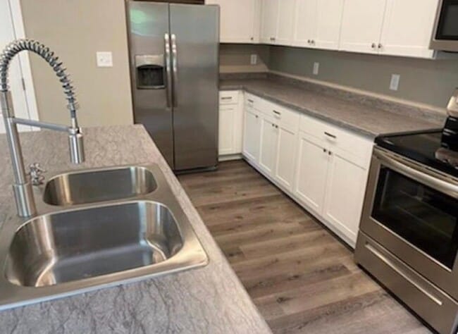 Building Photo - 2395 Avery Ave