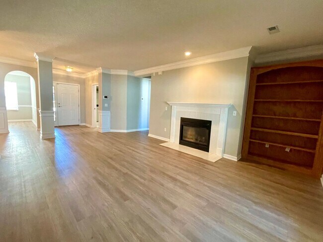 Building Photo - Spacious 2 Bedroom in Great Community!