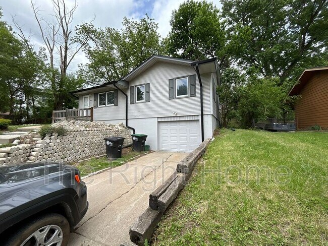 Building Photo - 6929 N 64th St