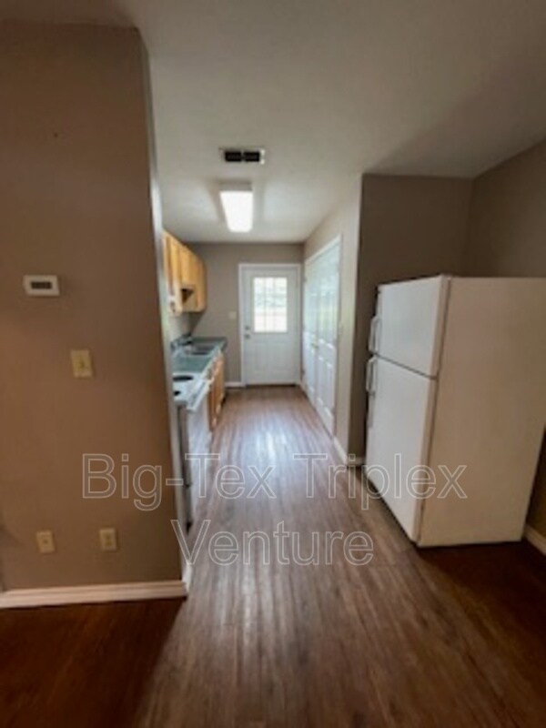Building Photo - 278 N Pecan St
