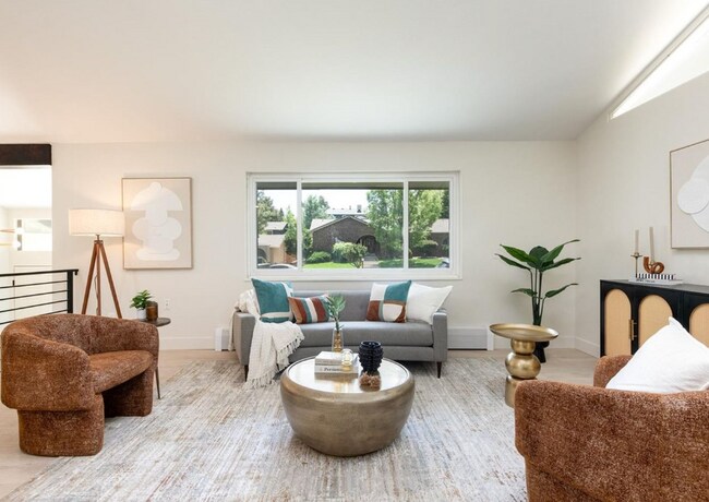 Foto del edificio - 7453 E Jefferson Dr