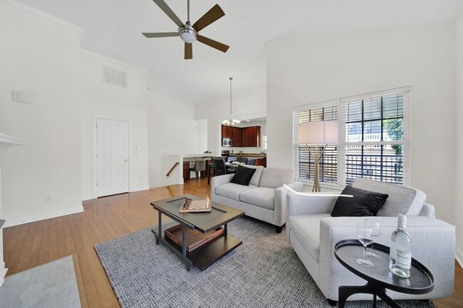 Building Photo - Lovely Two Bed Two Bath Townhome in Ballan...