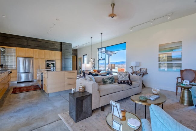 Building Photo - 5420 S 2000 W