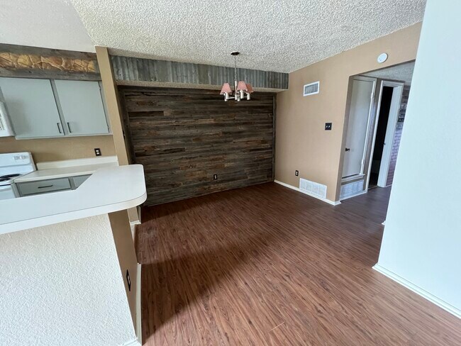Building Photo - 123 Myers Dr