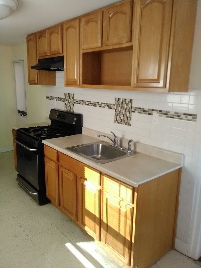Building Photo - 238 W Abbottsford Ave