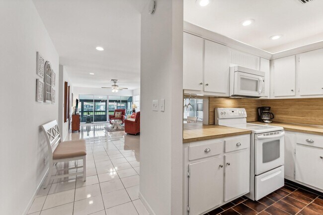 Foto del edificio - 5826 Areca Palm Ct