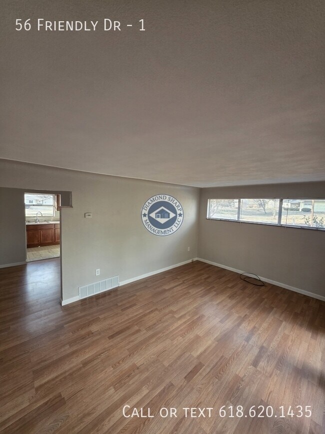 Foto del edificio - 56 Friendly Dr