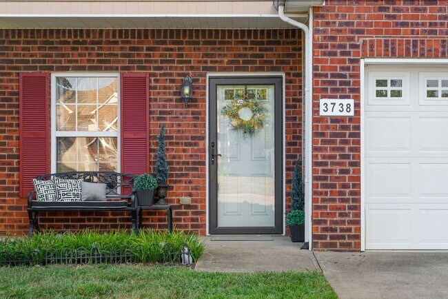 Foto del edificio - 3738 Meadow Ridge Ln