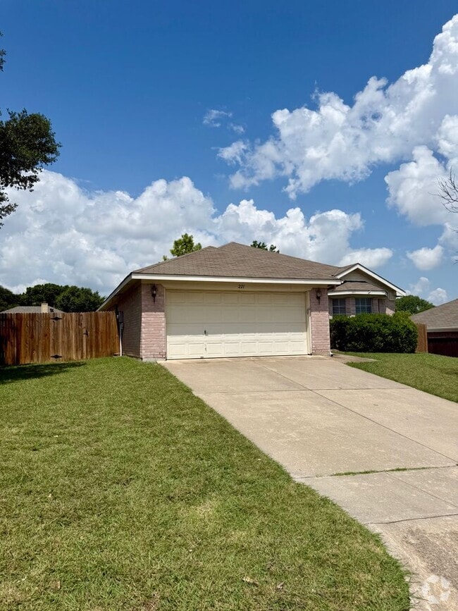 Building Photo - 221 Lancelot Dr