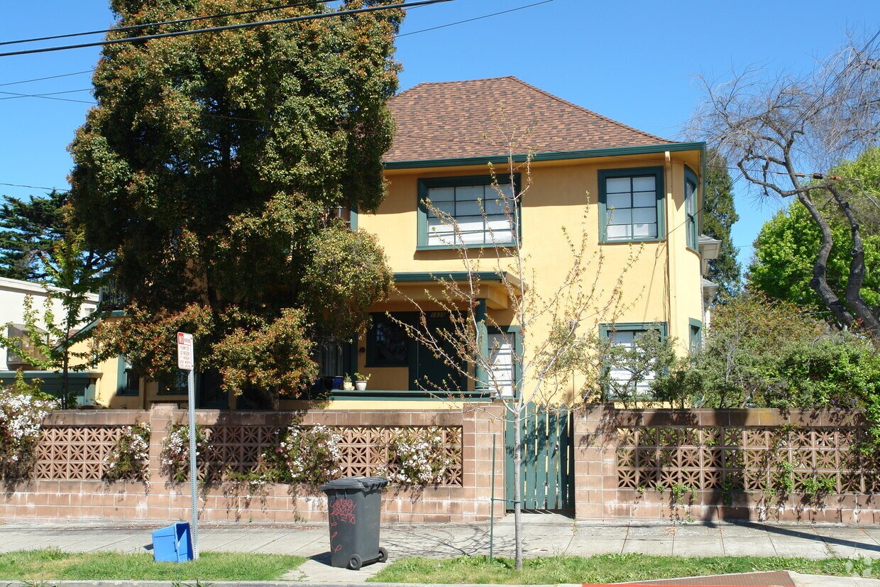 Building Photo - 1835 Carleton St