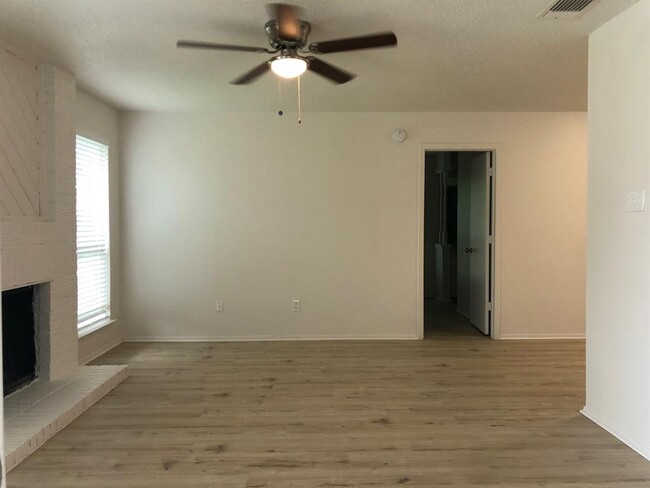 Building Photo - 10616 Mellow Ln