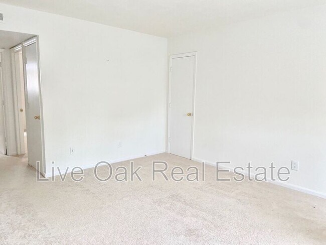 Foto del edificio - 1309 Cypress Ave