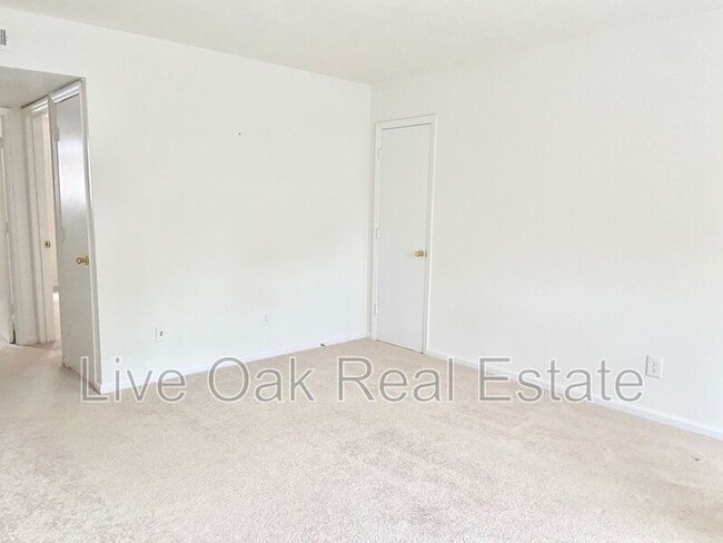 Building Photo - 1309 Cypress Ave