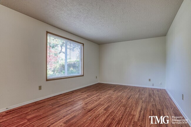 Building Photo - Beautiful 3BD 2BA Ranch Home - Large Corne...