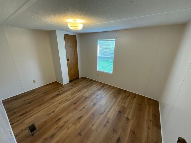 Foto del edificio - Sweet 2/1 Mobile Home in Marianna w/ Well & Septic