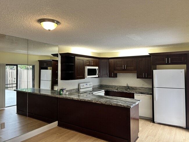 Foto del edificio - 705 7th Ct