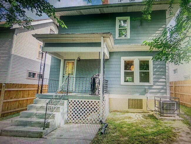 Building Photo - 1611 Clarewood Ave