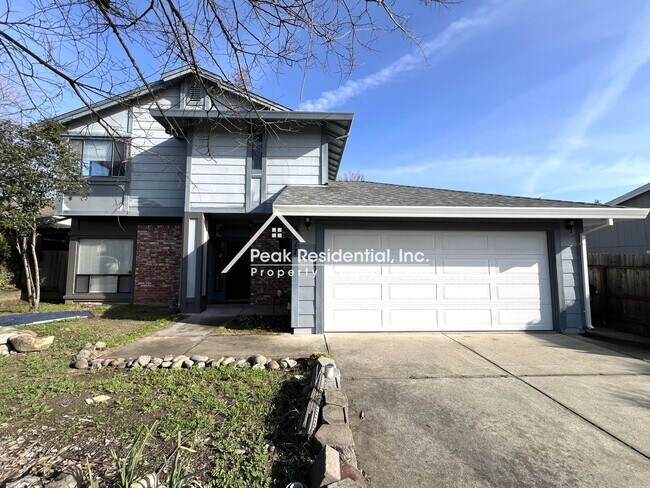 Foto del edificio - Spacious Antelope 4bd/2.5ba Home with 2 Car Garage