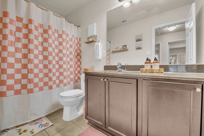 Building Photo - 4 bedroom/2 bath/2 Car Garage - Beautiful ...