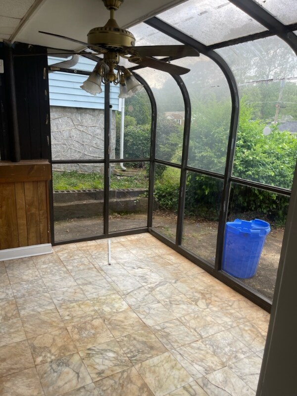 Foto del edificio - 2049 Juanita St