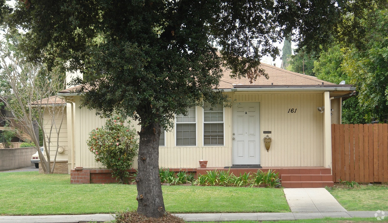Building Photo - 161 Oak Knoll Ave