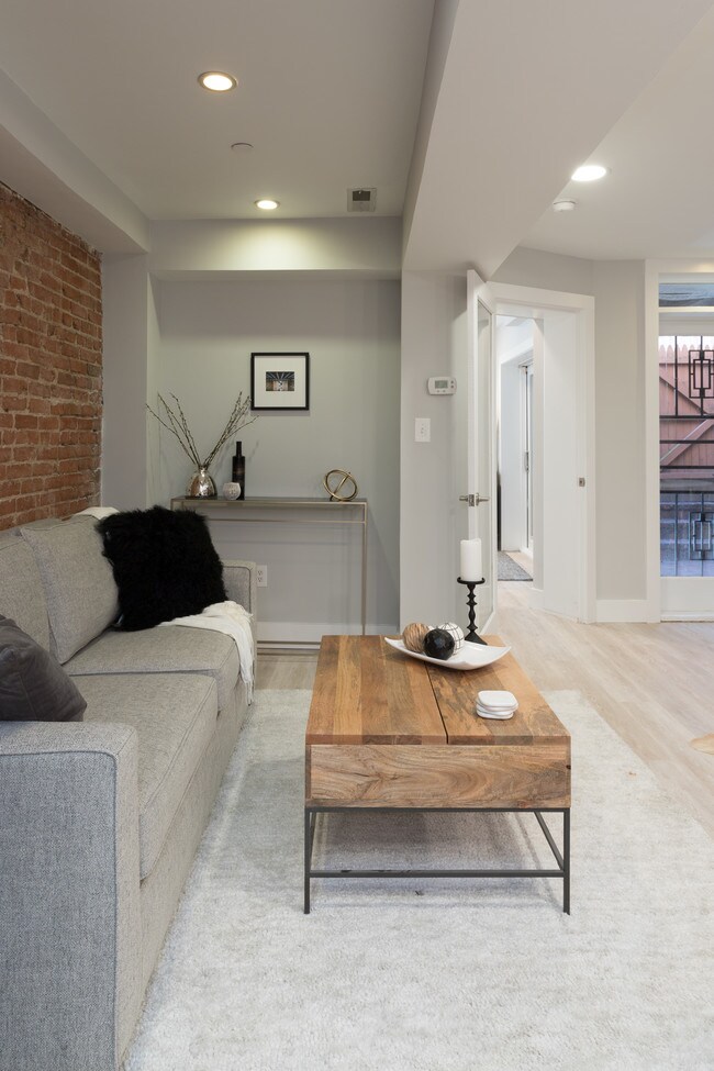 Foto del edificio - 1704 Q St NW