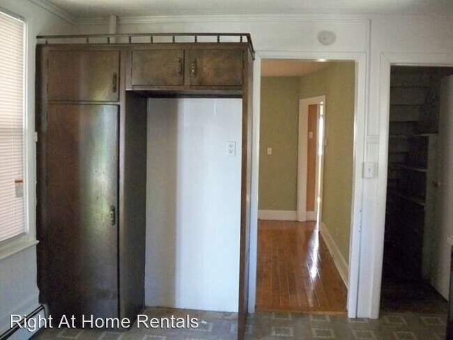 Building Photo - 3 br, 1 bath House - 237 W Berwick St