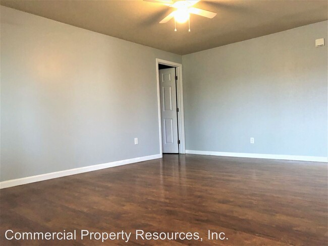 Building Photo - 180 Garland Way N