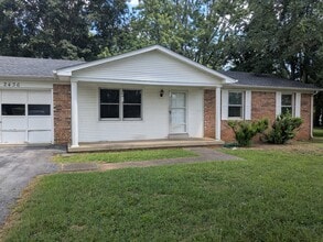 Building Photo - 2436 Thoroughbred Dr