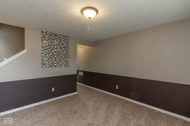 Foto del edificio - 7646 Sand Run Ct