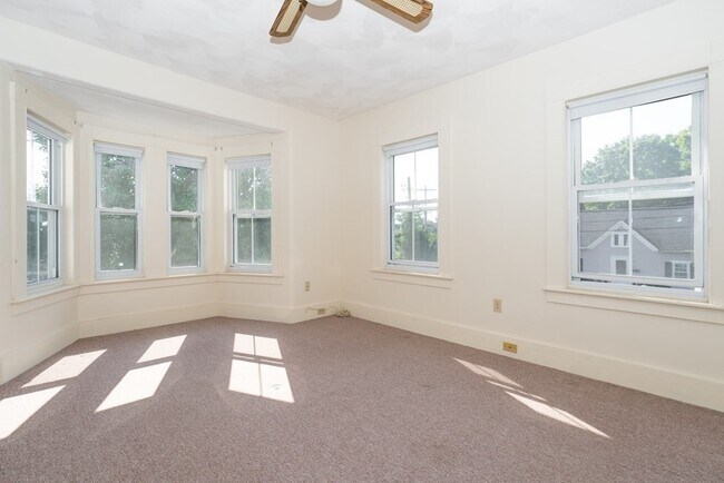 Building Photo - 14 B Hartford St