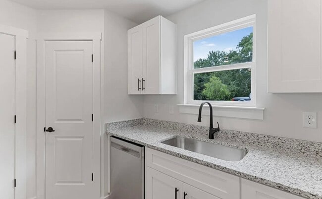 Foto del edificio - Brand New Duplex Available Now!