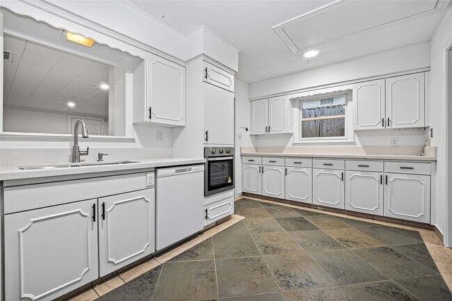 Foto del edificio - 3731 Drake St
