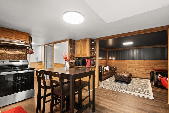 Building Photo - 1009 Little Marrowbone Rd