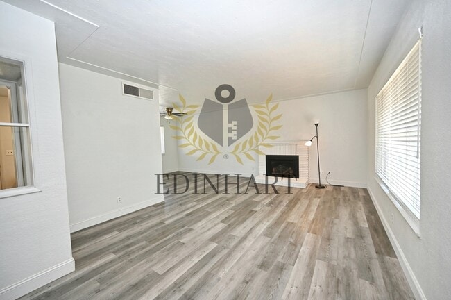 Building Photo - 5568 N Millbrook Ave
