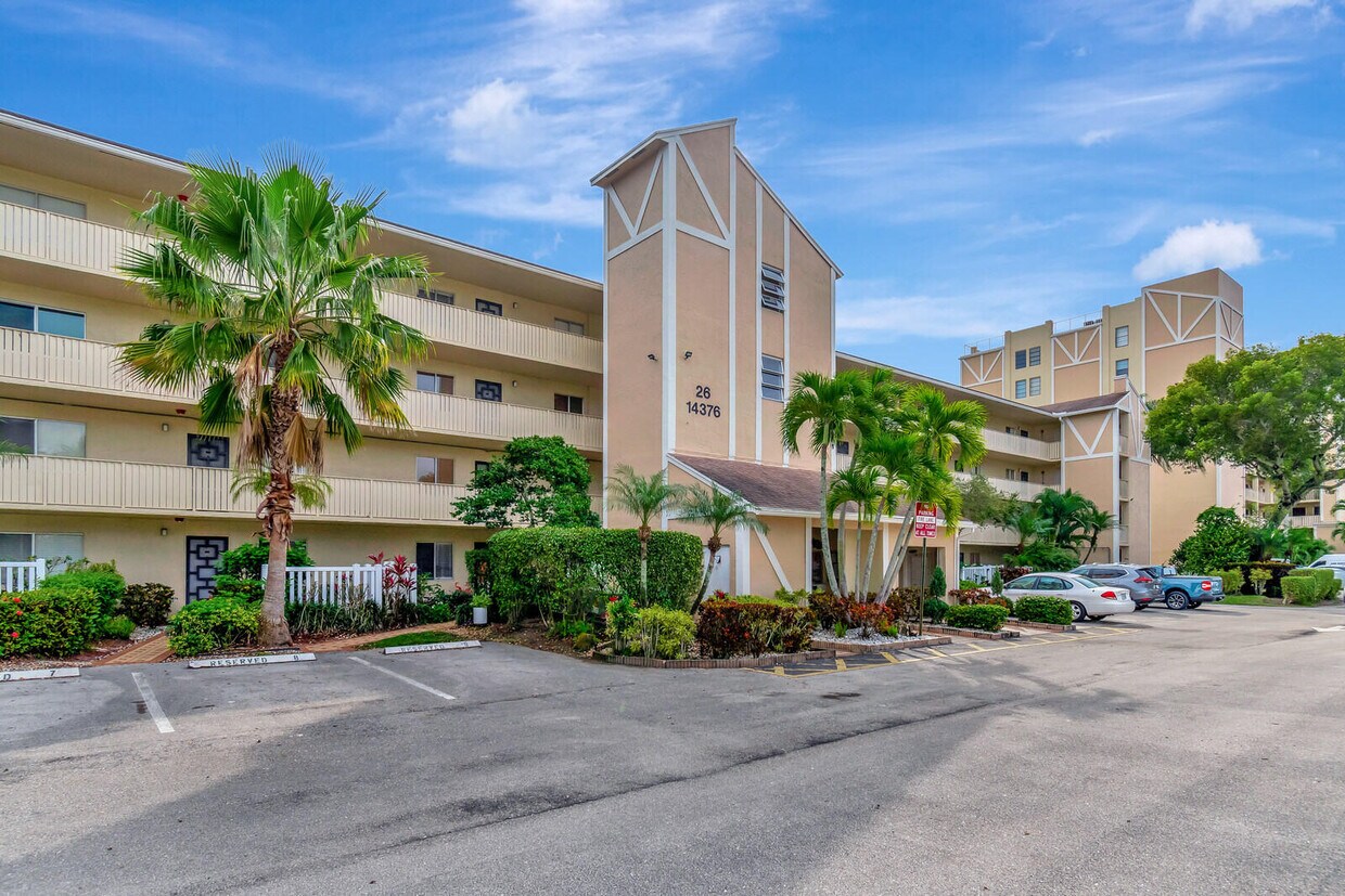 14376 Amberly Ln Unit 206, Delray Beach, FL 33446 Condo for Rent in