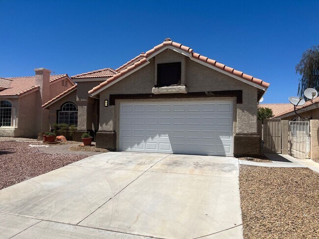 Building Photo - 4 Bedroom - Single Story - Great condition!